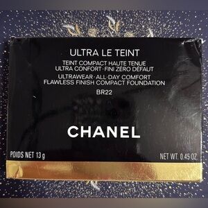 CHANEL Ultra Le Teint Compact in Black and Gold